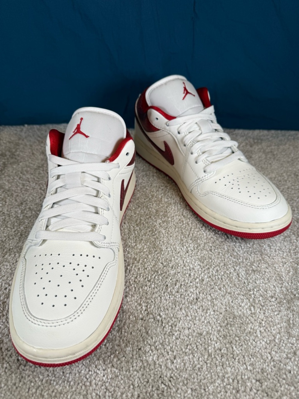 Nike Air Jordan 1 Low Women’s 8.5 White Red Metallic Swoosh HJ9338-106 Sneakers - Picture 4 of 8